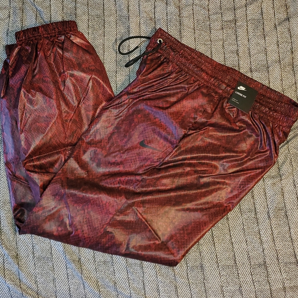 New women's Nike joggers